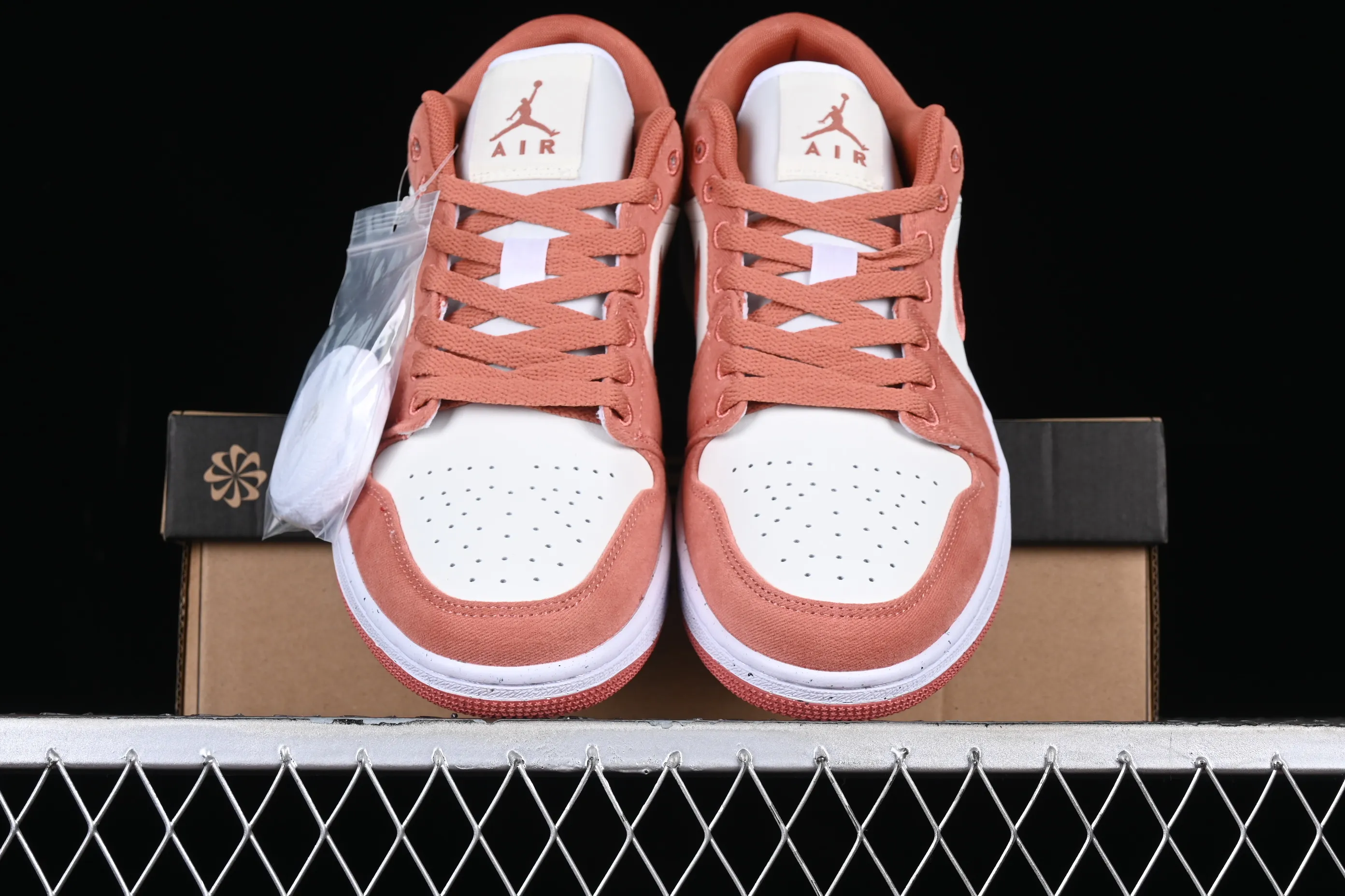 All categories Air Jordan Jordan series basketball shoes Air Jordan 1 Low Air Jordan 1 Low "Canvas" AJ1 Joe 1 pink and white low-top cultural basketball shoes FN3722-801